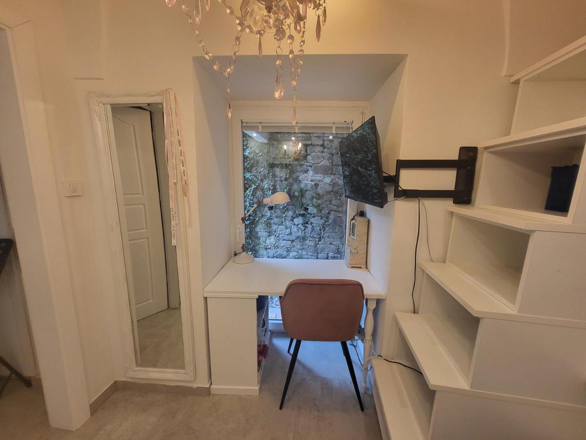 Vintage Apartment In The City Centre Old Town Liubliana Exterior foto